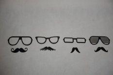 KNÍRY, ÚSTA, BRÝLE
